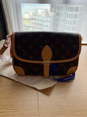 Fashion bag Monogram Canvas Crossbody Bag in Brown/Tan
